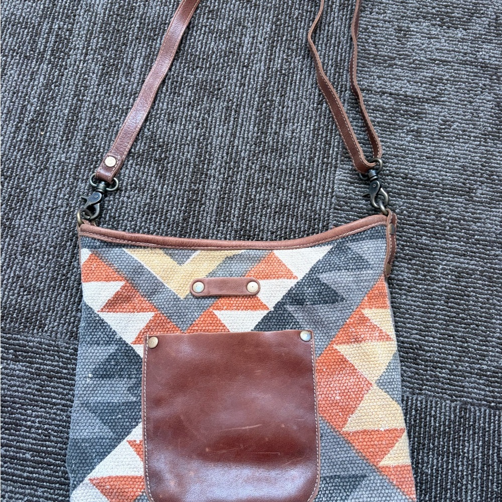 Myra Bag Gray and Cream Patterned Interior